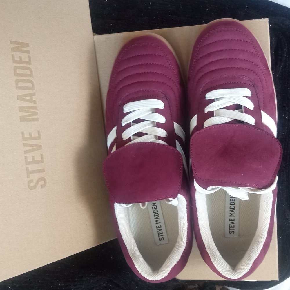 🆕 Steve Madden Burgundy Suede Sneakers with White Stripes - Picture 3 of 6